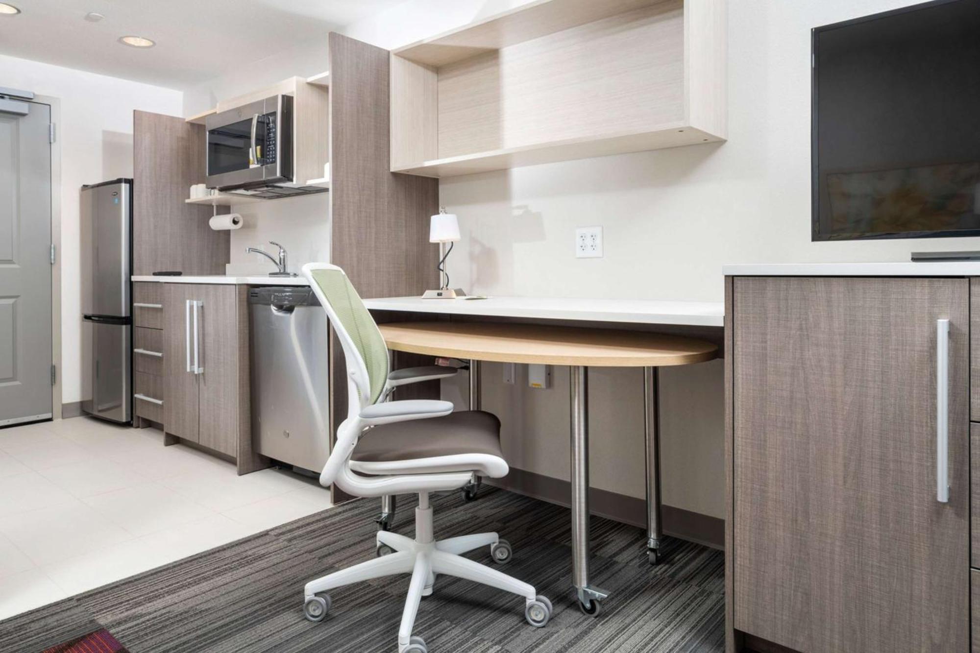 Home2 Suites By Hilton Newark Airport Exterior photo